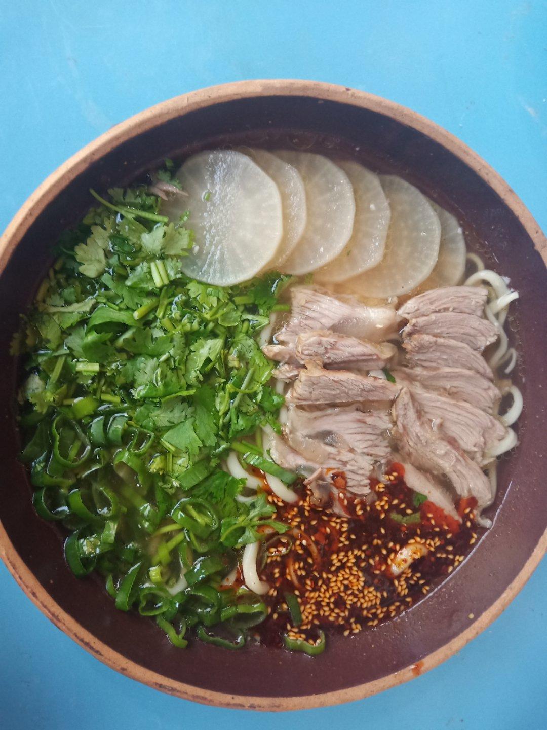 1972q8b6做的兰州牛肉拉面制作拉面牛肉汤辣椒油