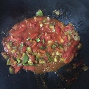 5分钟西红柿切丁原味面的做法 步骤3