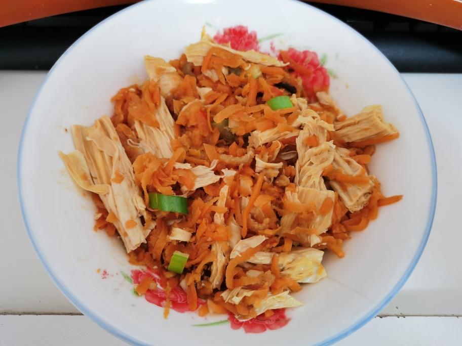 胡萝卜炒腐竹2020-11-24的做法