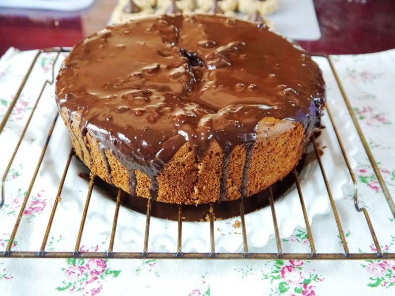 黑巧克力淋酱蛋糕/解决剩余巧克力的好办法的做法