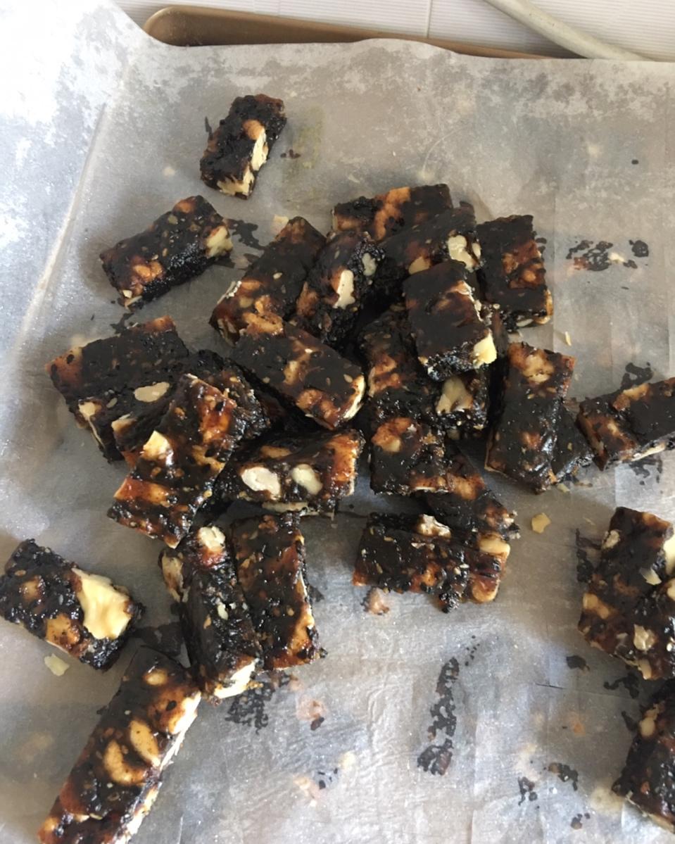 枣泥黑芝麻核桃软糖