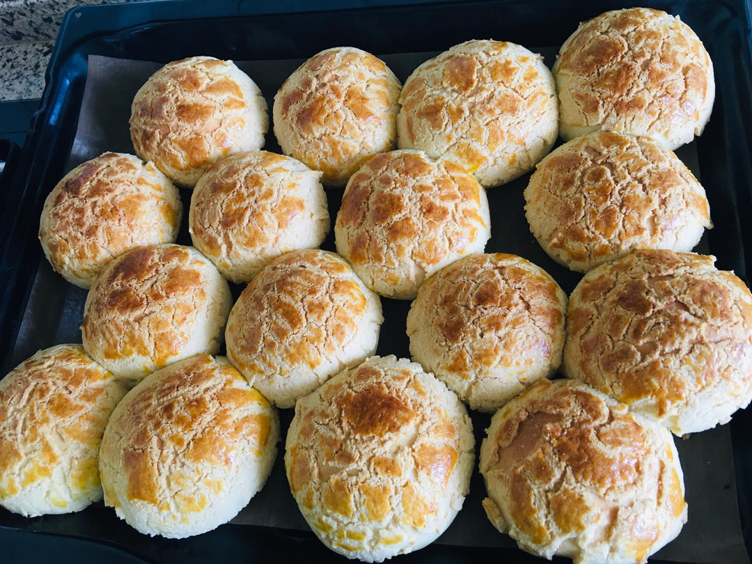 做100款面包の12：在家开茶餐厅!港式菠萝包 –不划格子自然裂开的香酥脆皮！菠萝油/酥皮包