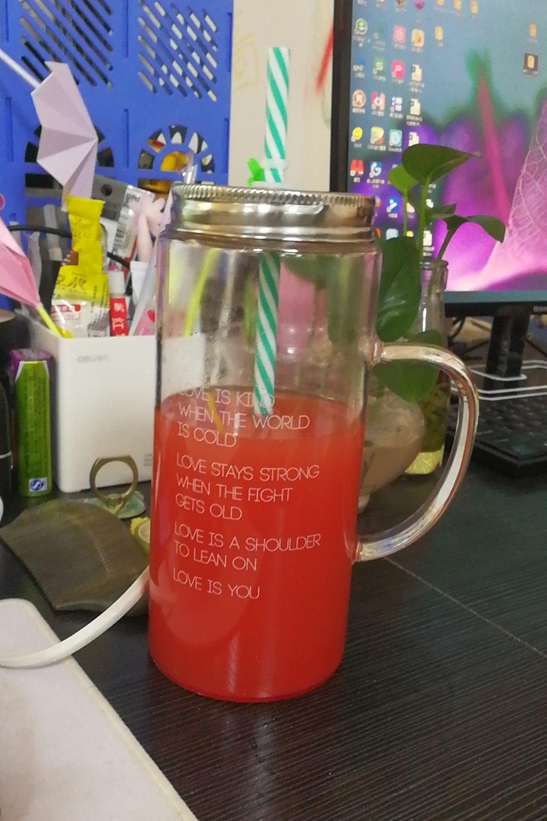 鲜榨冰爽西瓜汁
