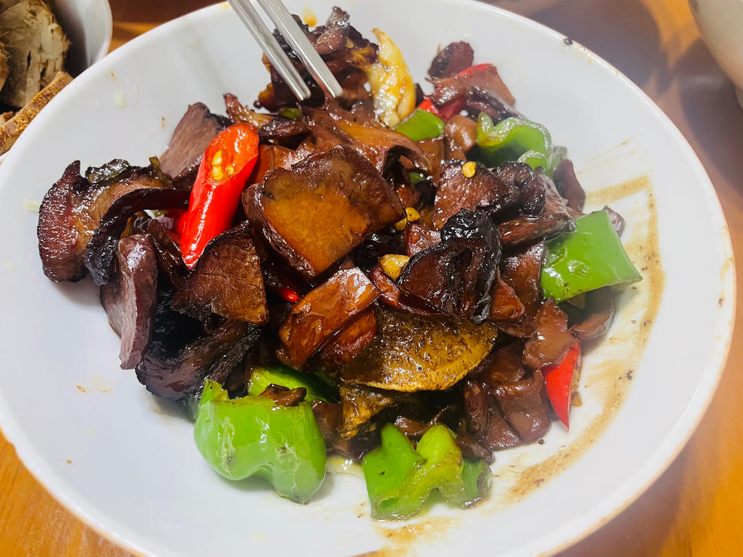 牛肝菌炒腊肉