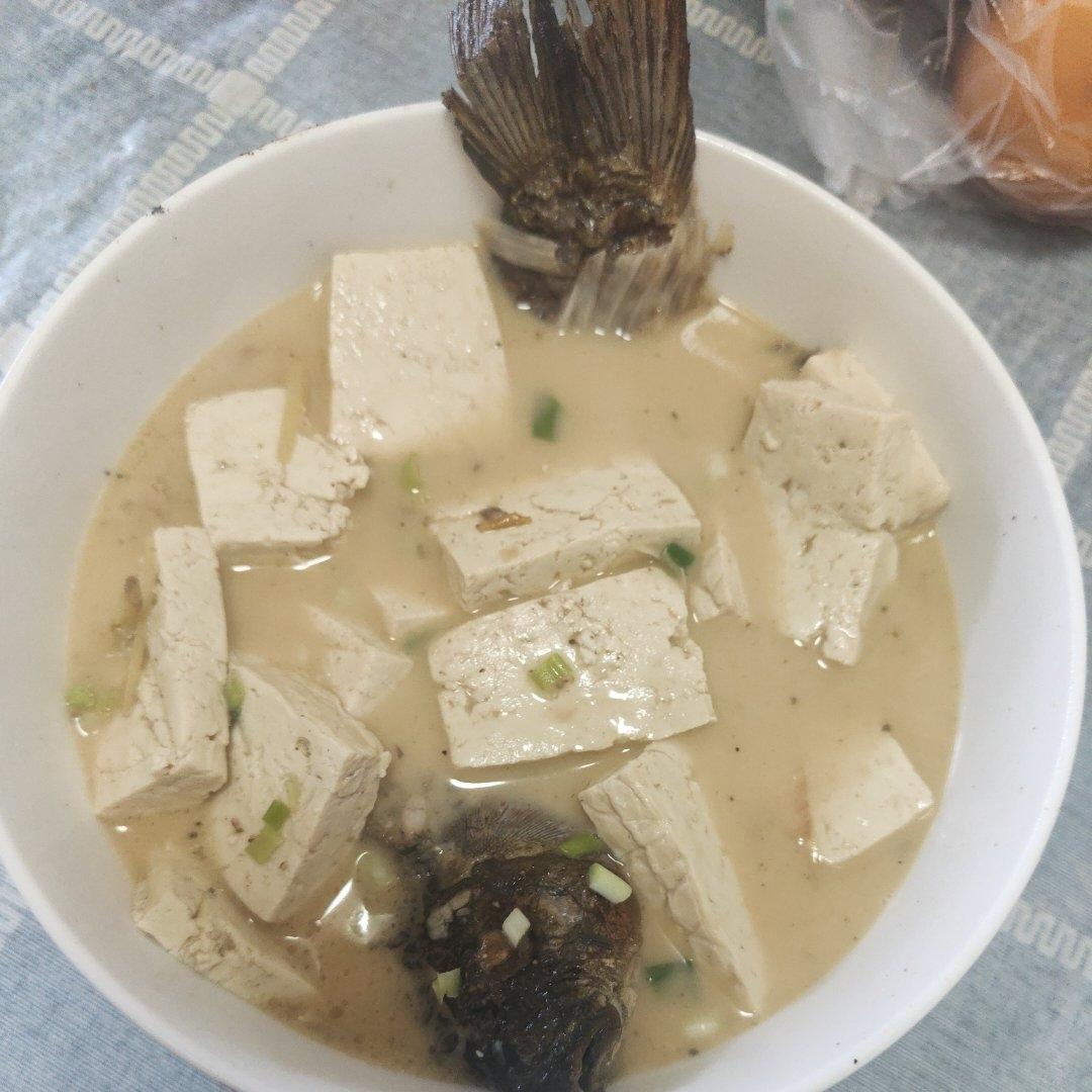 鲫鱼汤(鲫鱼豆腐汤)