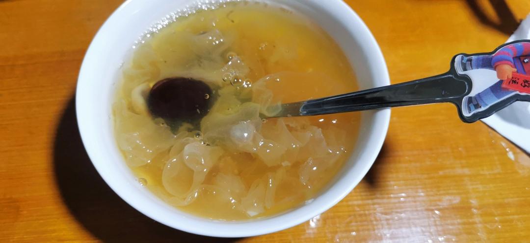 红枣银耳莲子羹（有出胶质、出胶，懒人的电压力锅版）