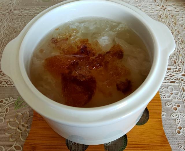 桃胶皂角米银耳莲子羹的做法