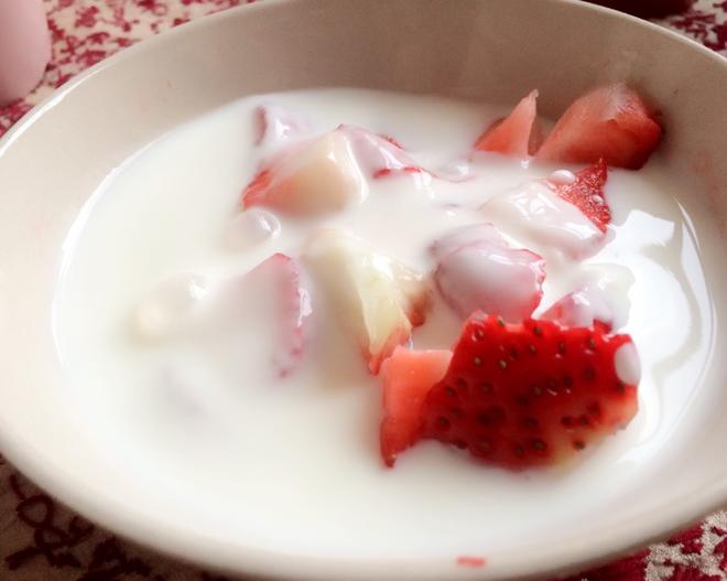 草莓酸奶沙拉的做法