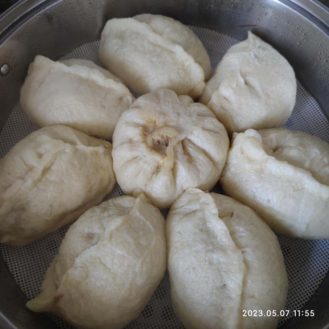 槐花灌汤肉包子