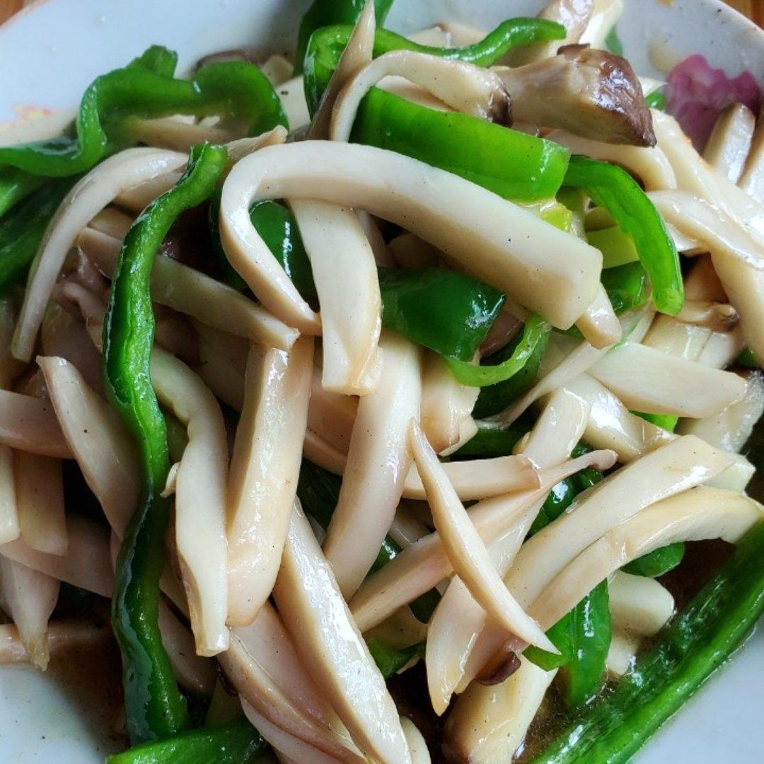 青椒素炒杏鲍菇