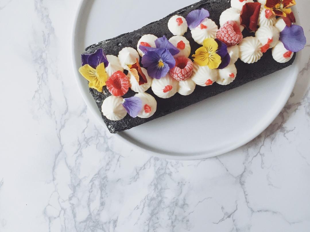 竹炭抹茶奶冻卷