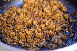卤肉风味糯米烧麦（北鼎养生壶菜谱）的做法 步骤3