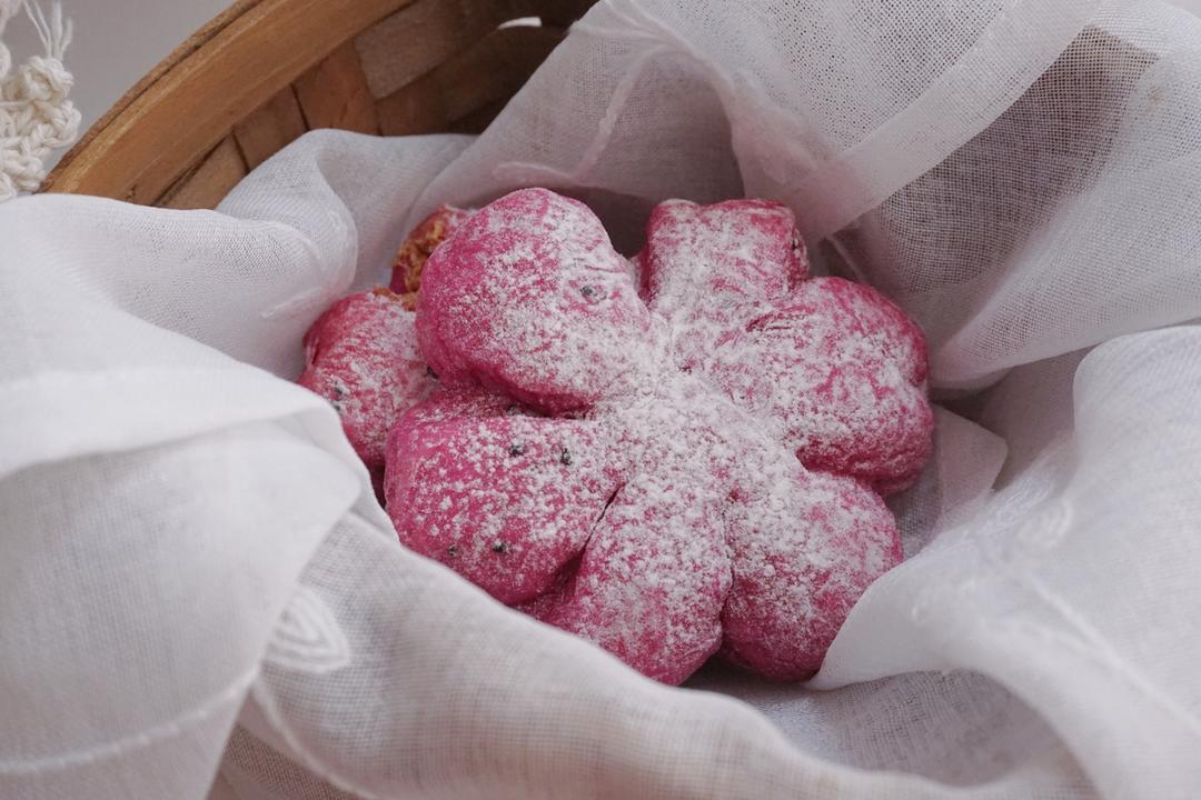 💕少女心biu biu biu 💕 肉松馅的火龙果面包