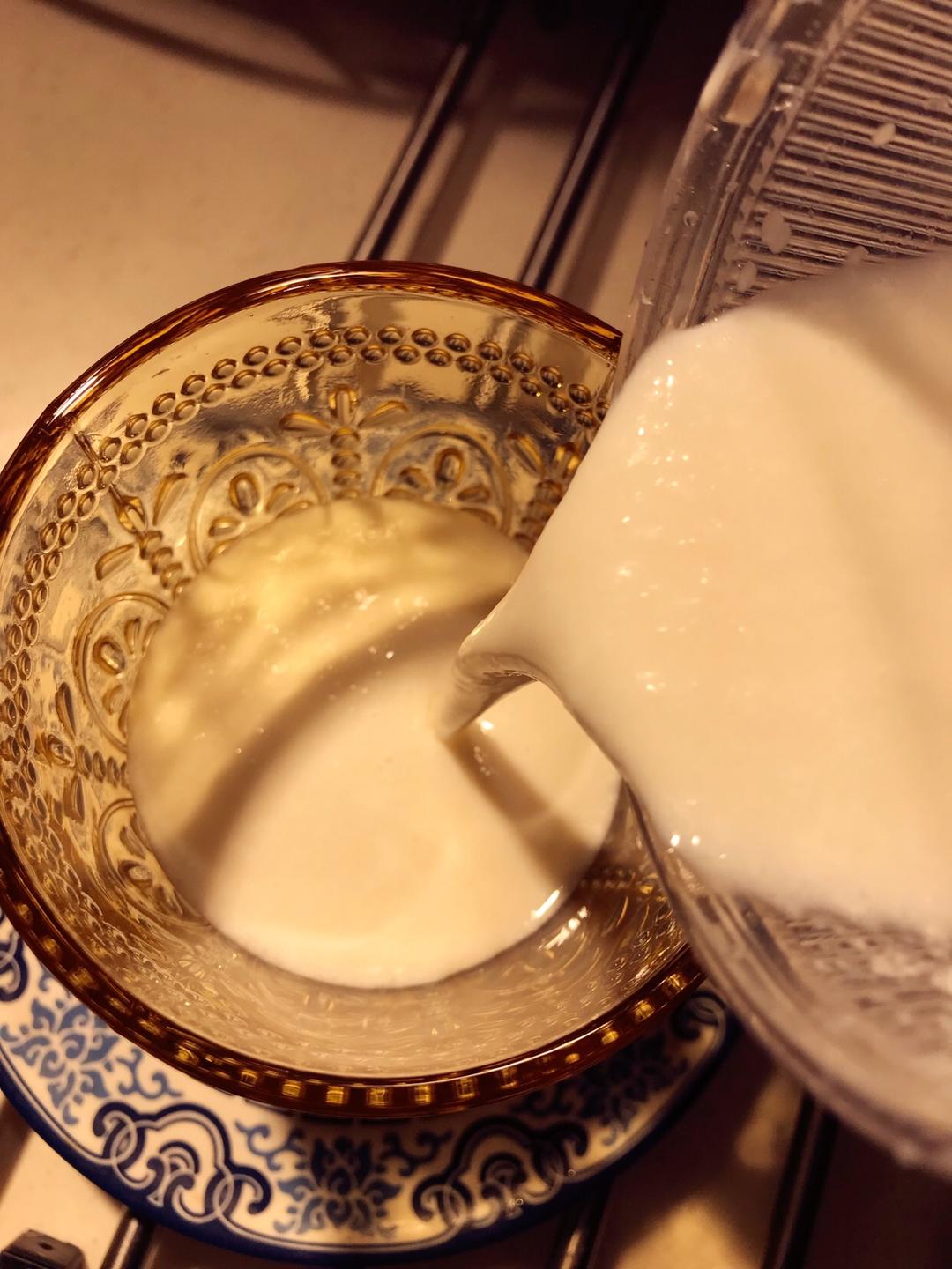 巧取椰青肉做椰奶