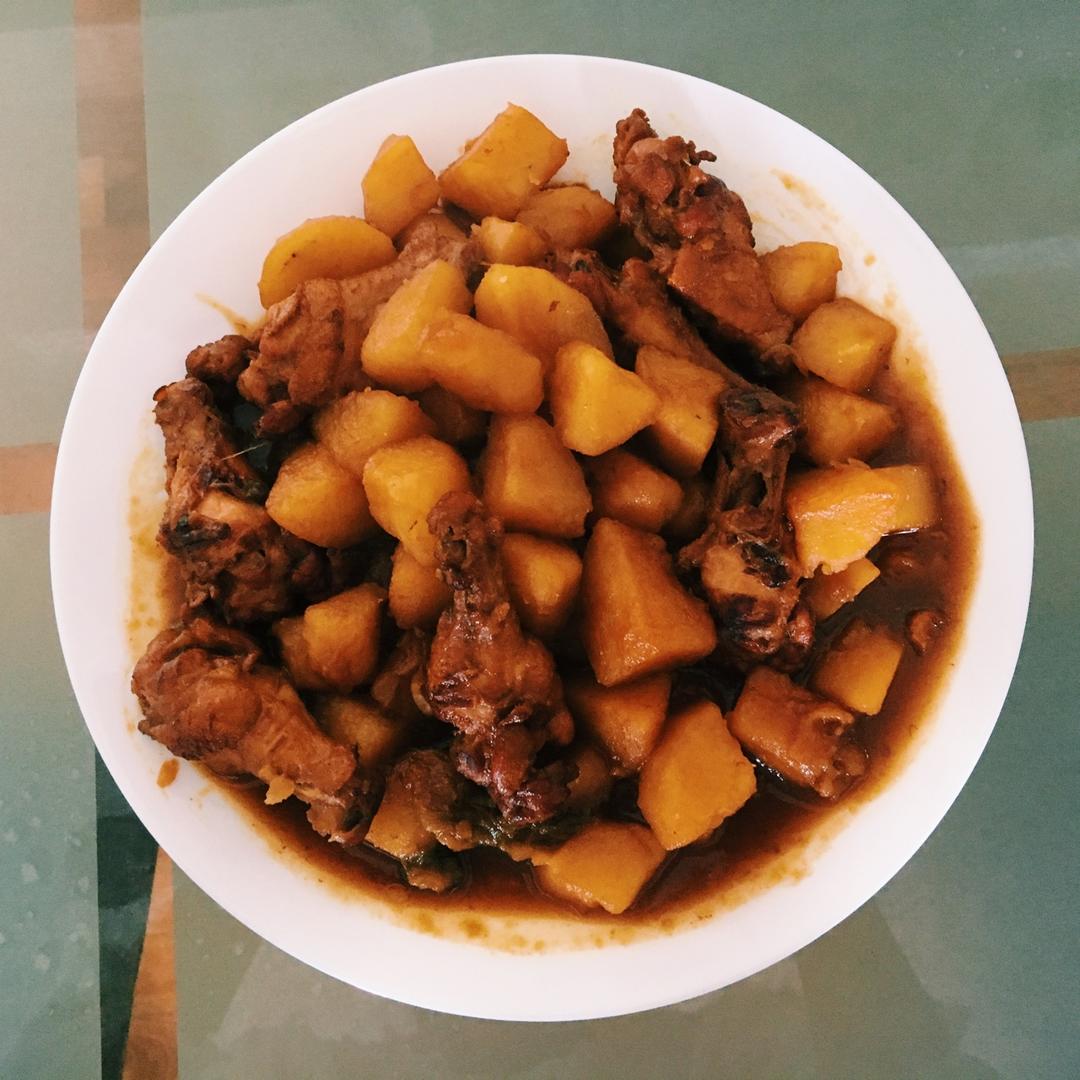 土豆炖翅根