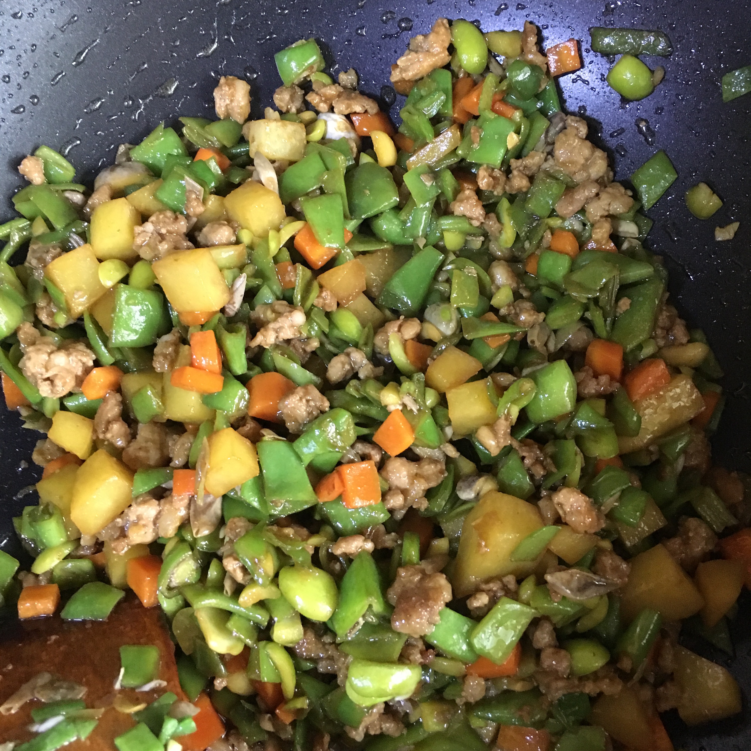 豆角土豆胡萝卜焖米饭的做法 步骤1