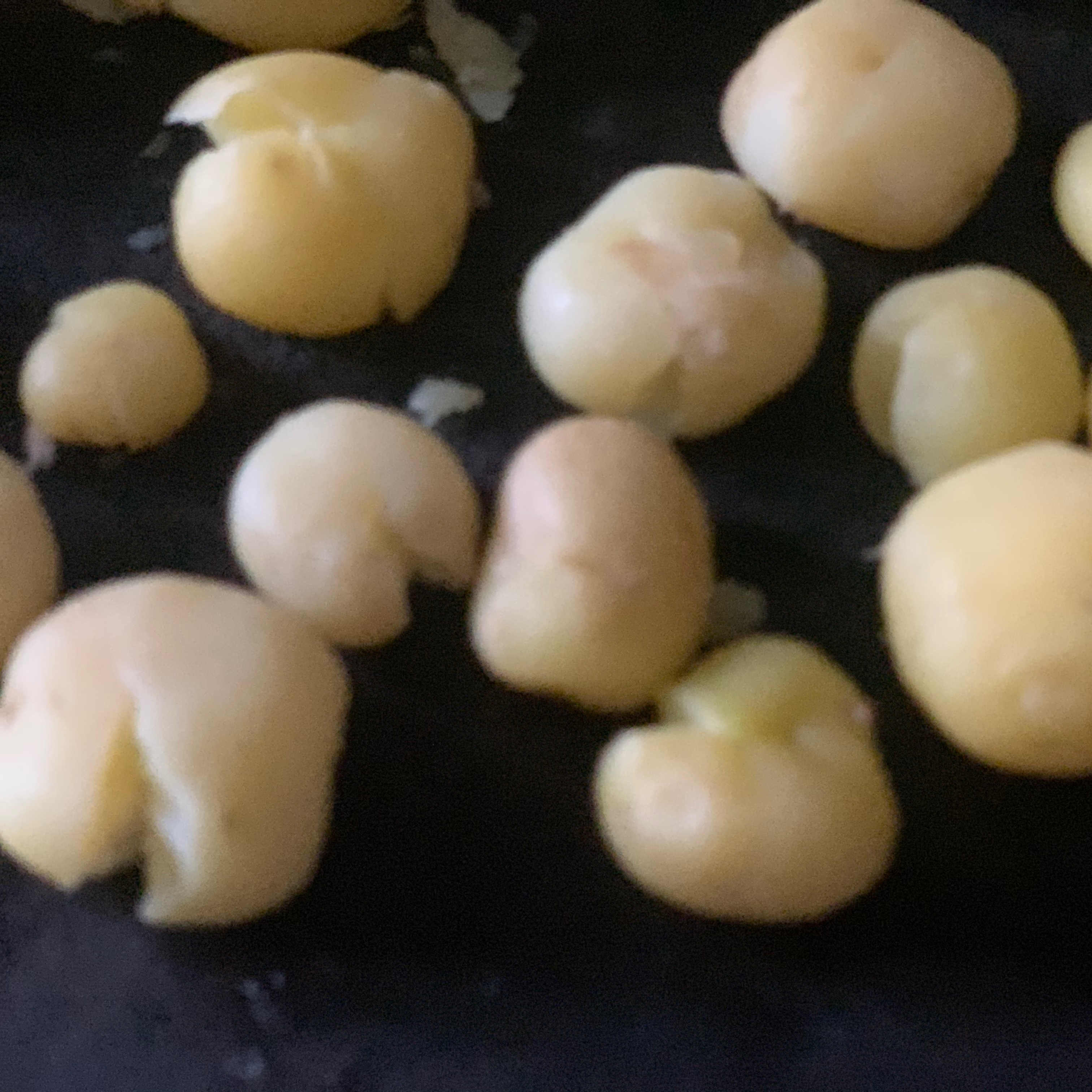 敲扁椒盐土豆的做法 步骤2