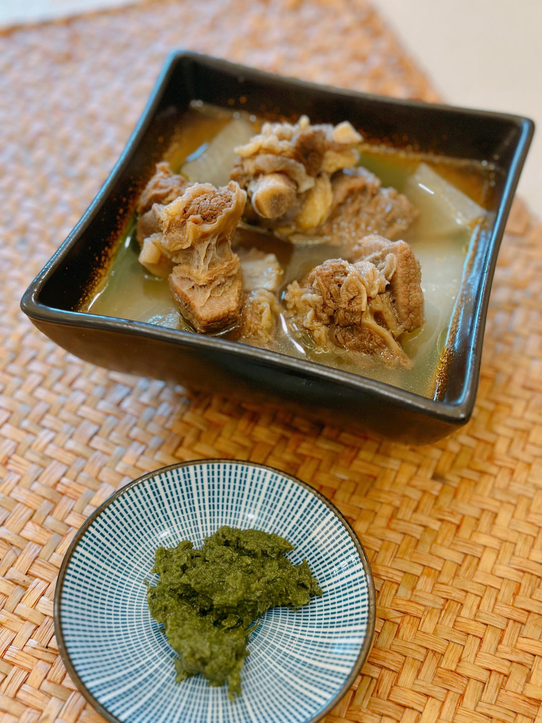 驱寒暖身：萝卜炖牛肋排