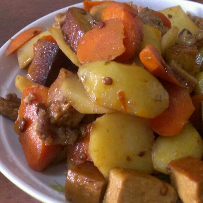 土豆胡萝卜炖肉