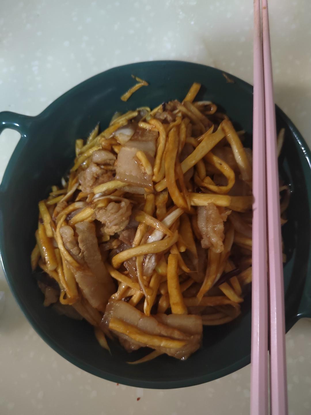 茭白这样做百吃不厌，茭白炒肉