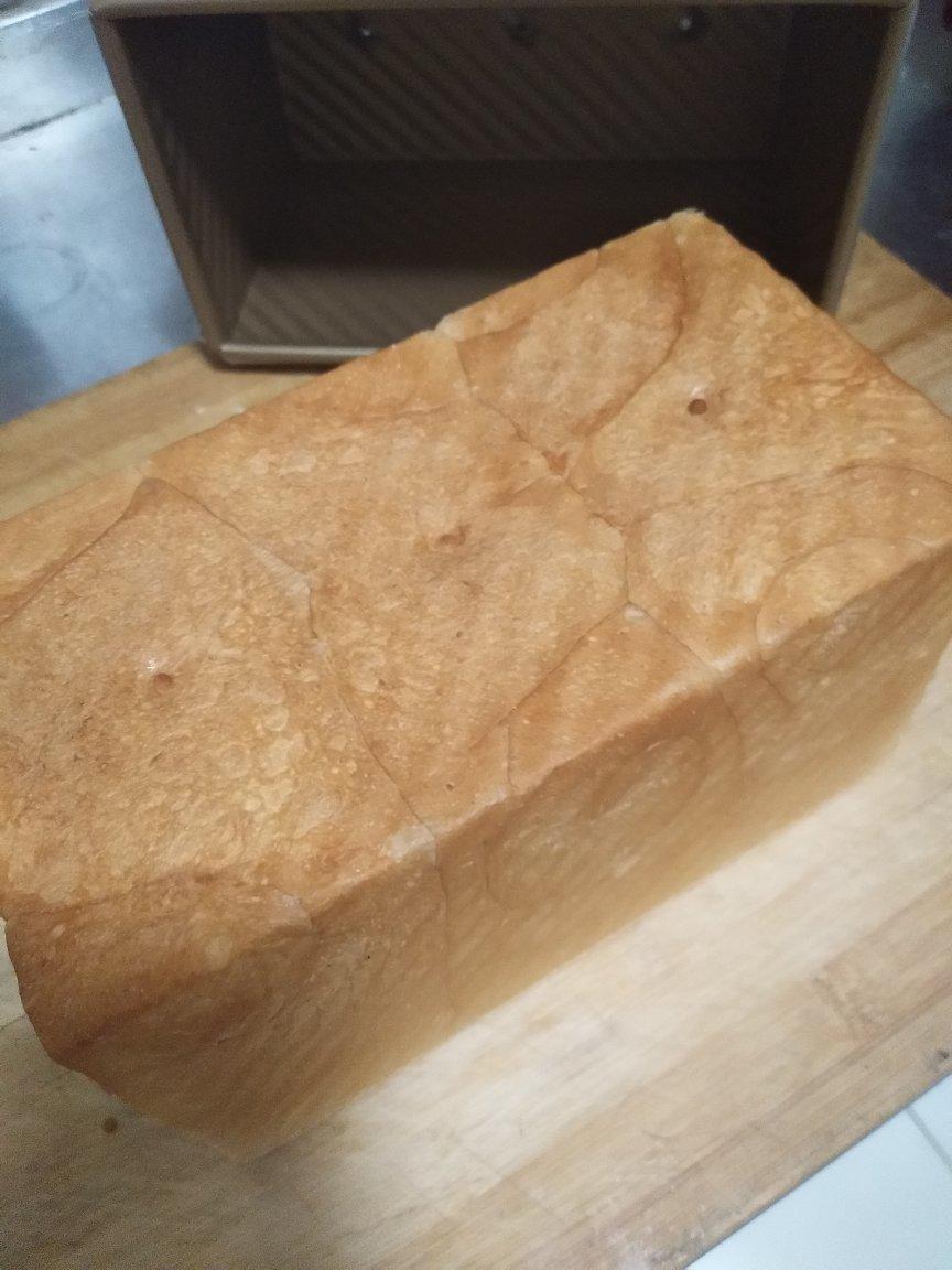 用烤箱自己做面包--手工牛奶吐司面包