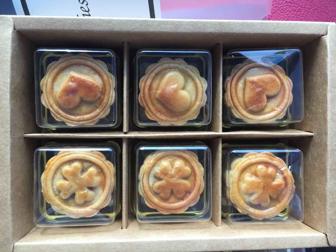 广式月饼——蛋黄莲蓉月饼