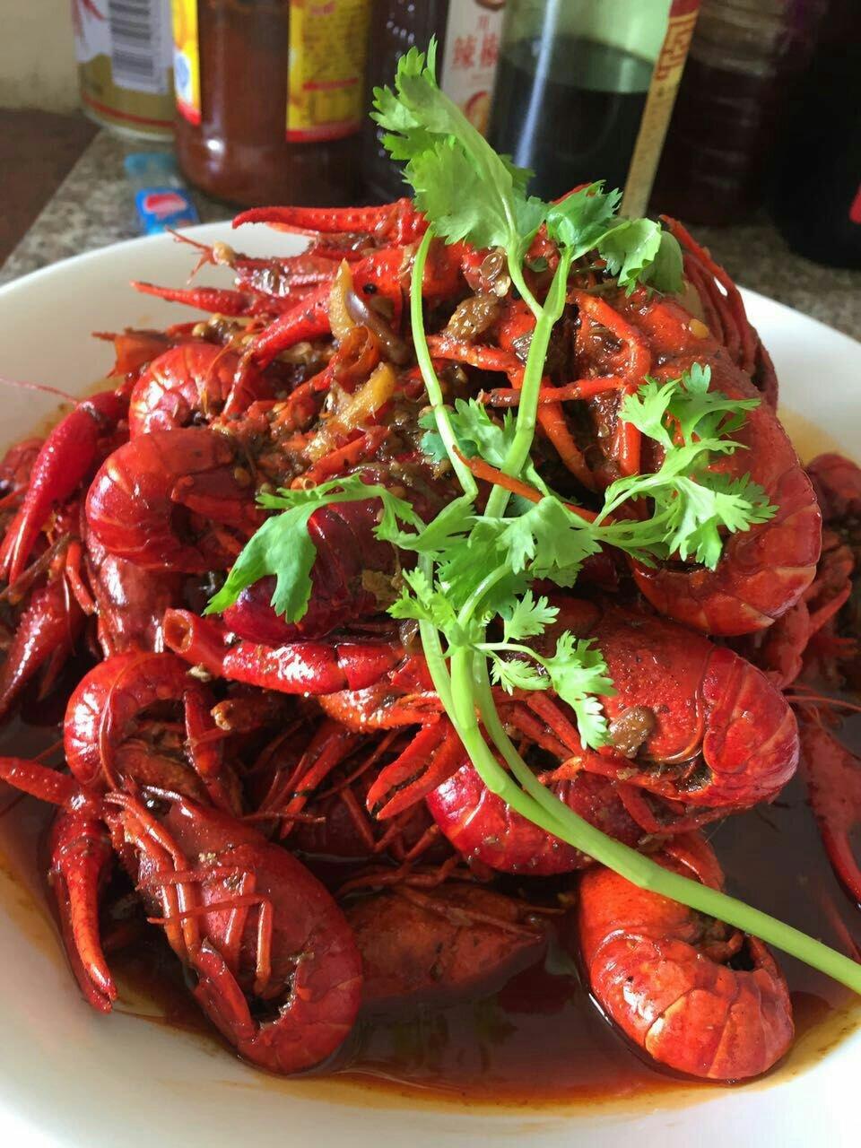 瑶小姐_x9o1做的红烧龙虾