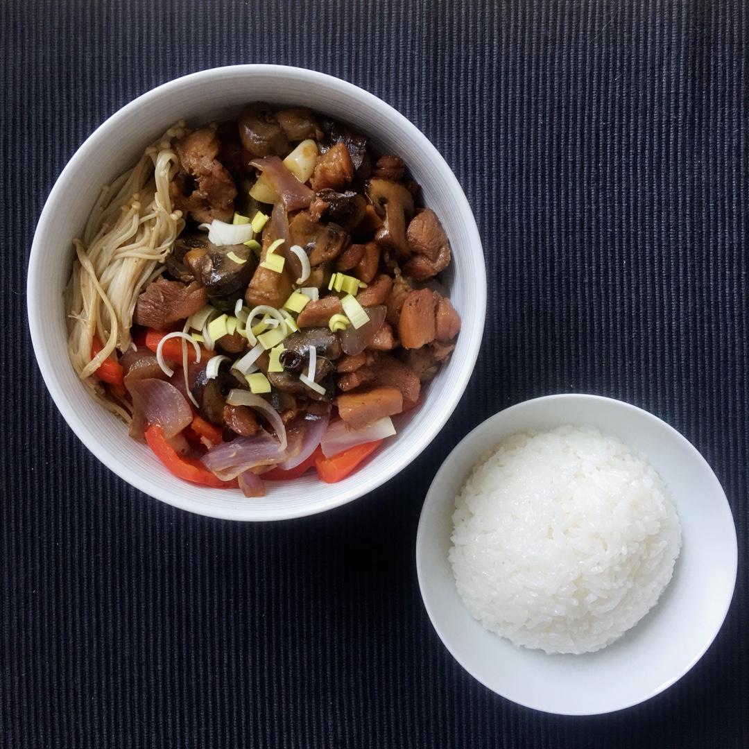 【黄焖鸡米饭】