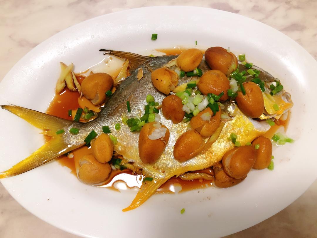 黄皮果蒸金鲳鱼