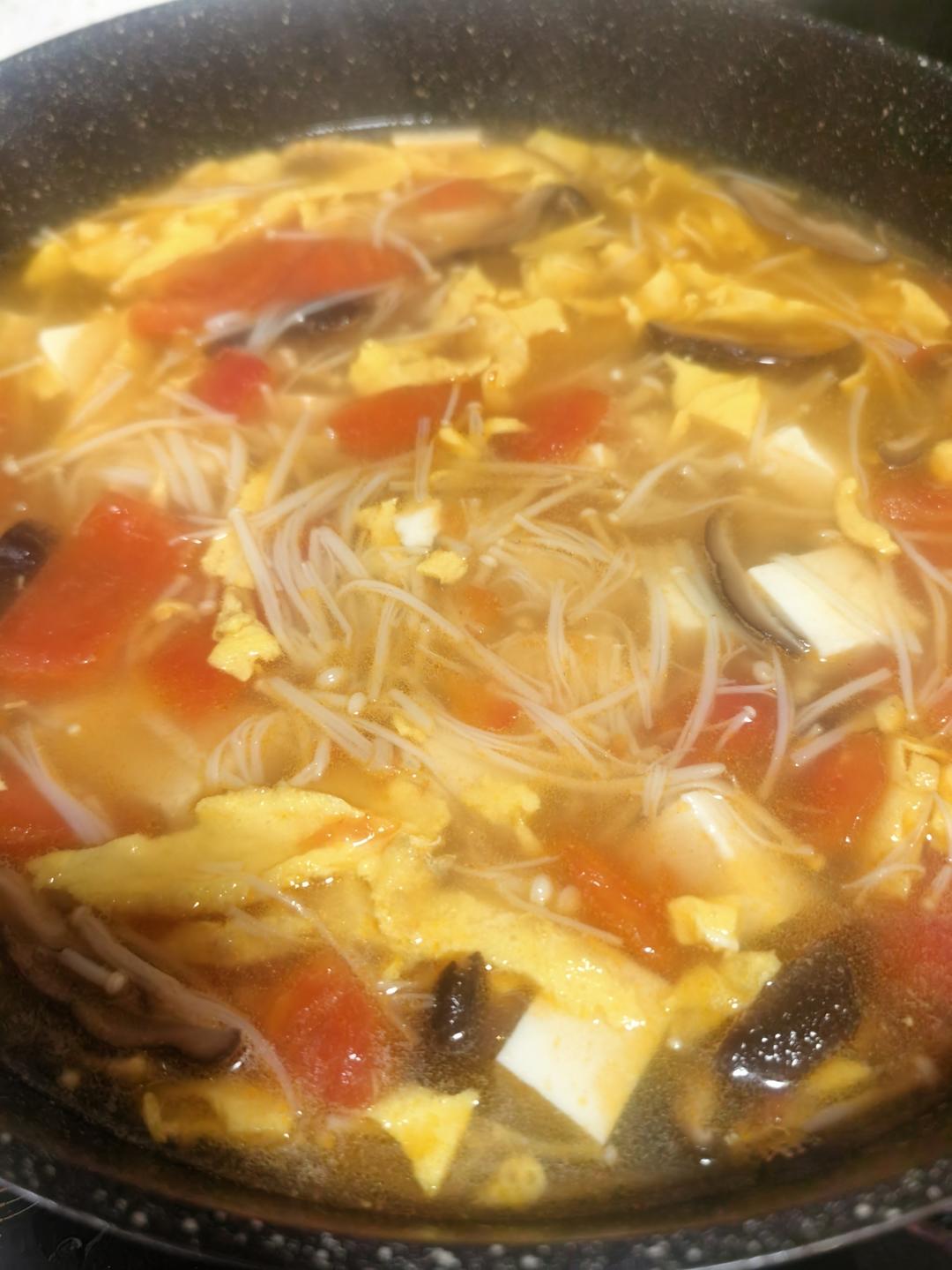 西红柿菌菇豆腐汤