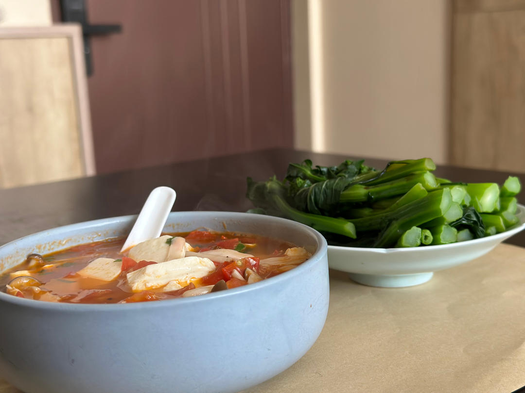 番茄豆腐汤+蚝油生菜