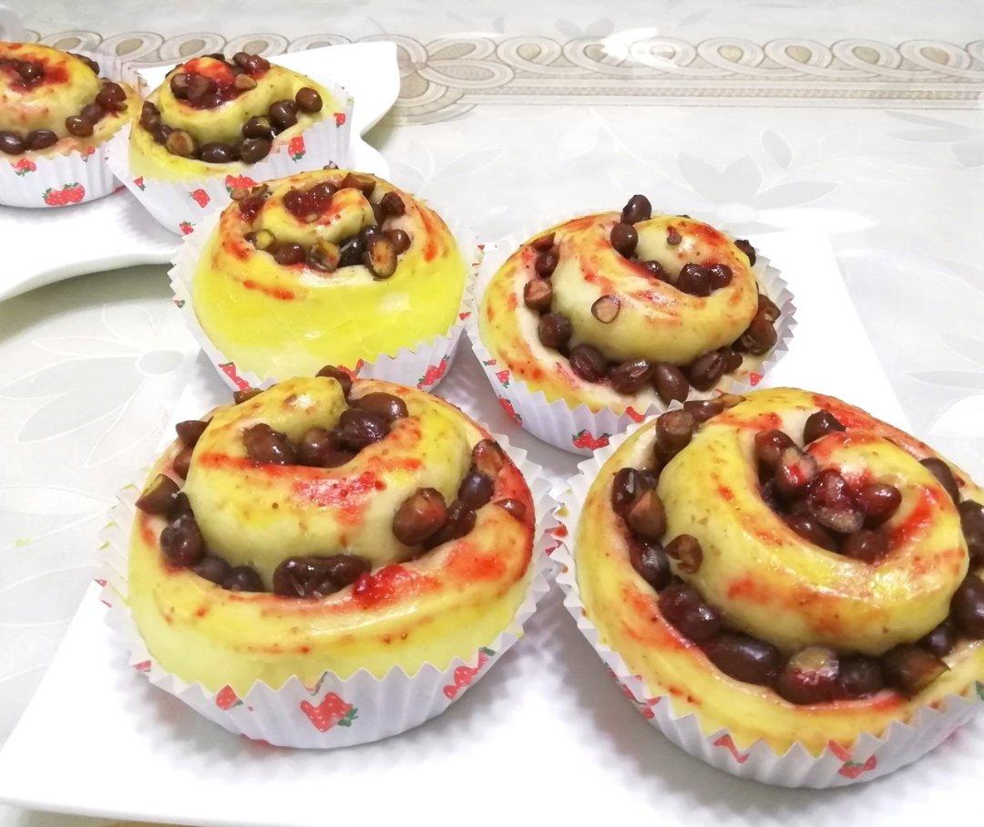 草莓酱蜜豆酸奶面包卷