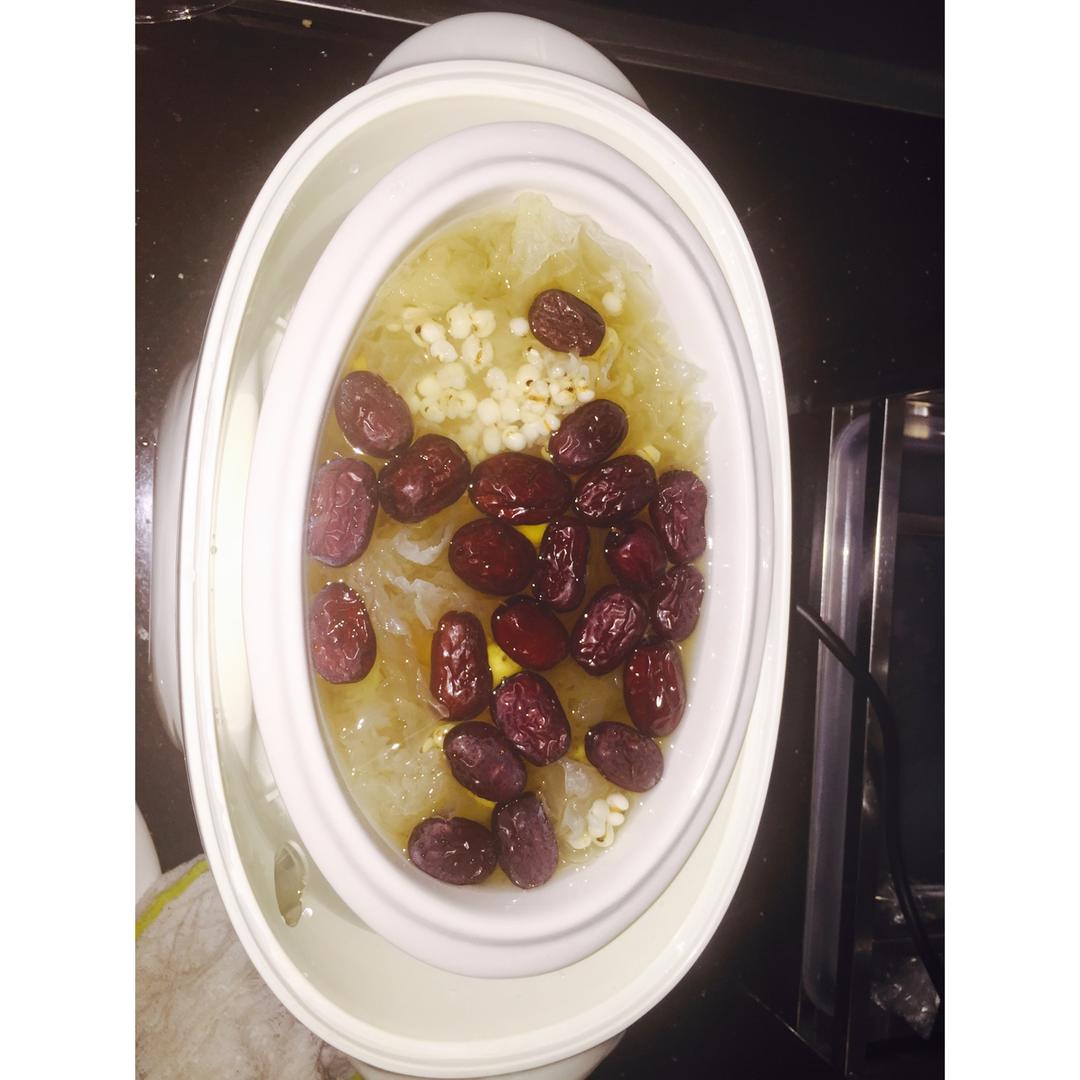 红枣银耳莲子羹