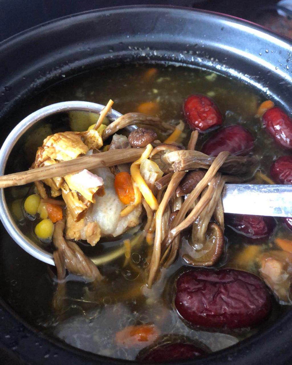 宜伶0815做的茶树菇煲鸡汤