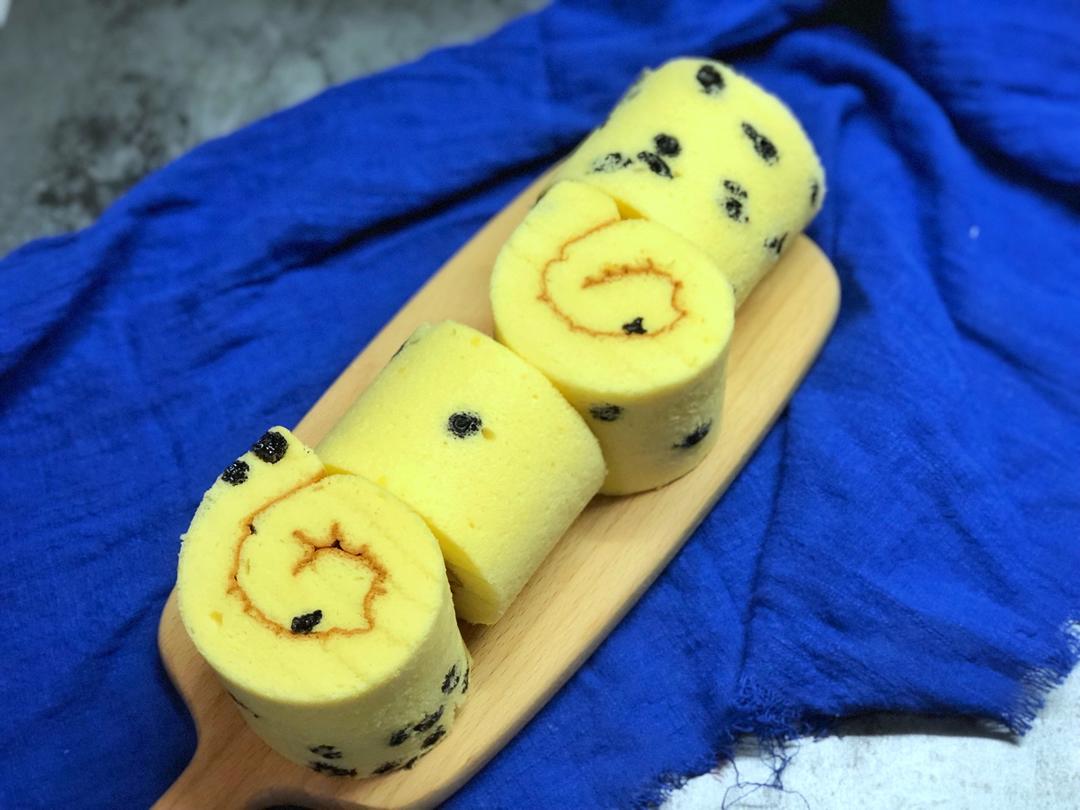 y小食光做的葡萄干蛋糕卷