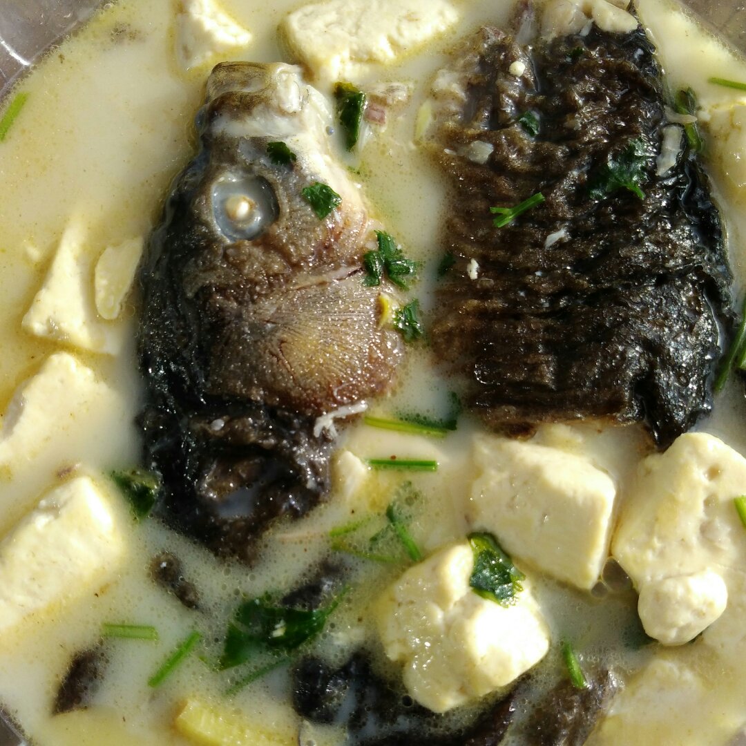 鲫鱼豆腐汤