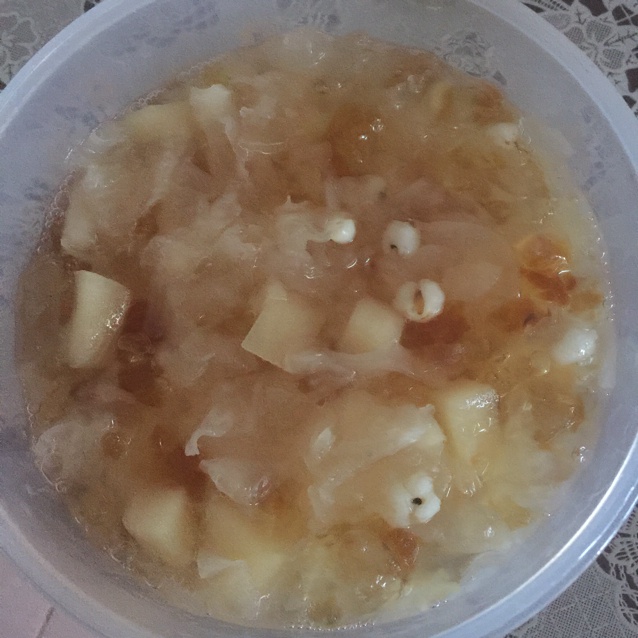 桃胶炖银耳