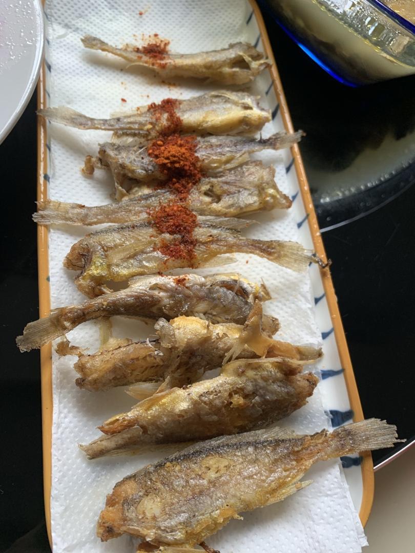 外酥里嫩：不会回软的干炸小黄鱼。