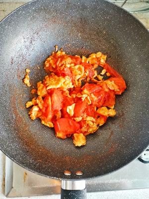 「十分钟快手减脂餐」西红柿鸡蛋炒魔芋丝的做法 步骤9