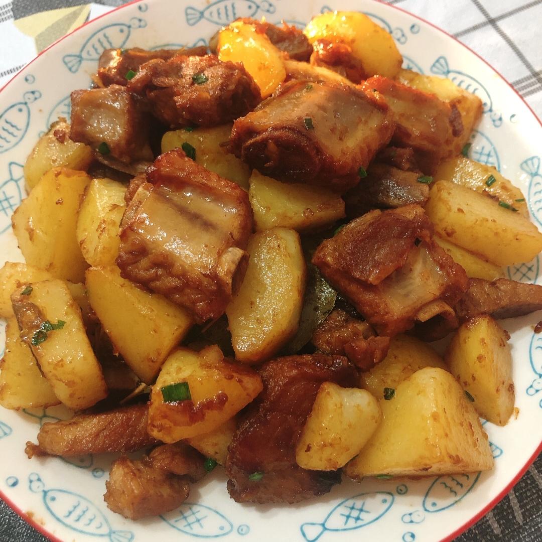 圆驮驮做的巨好吃的红烧排骨炖土豆75懒人版轻松做拿手菜