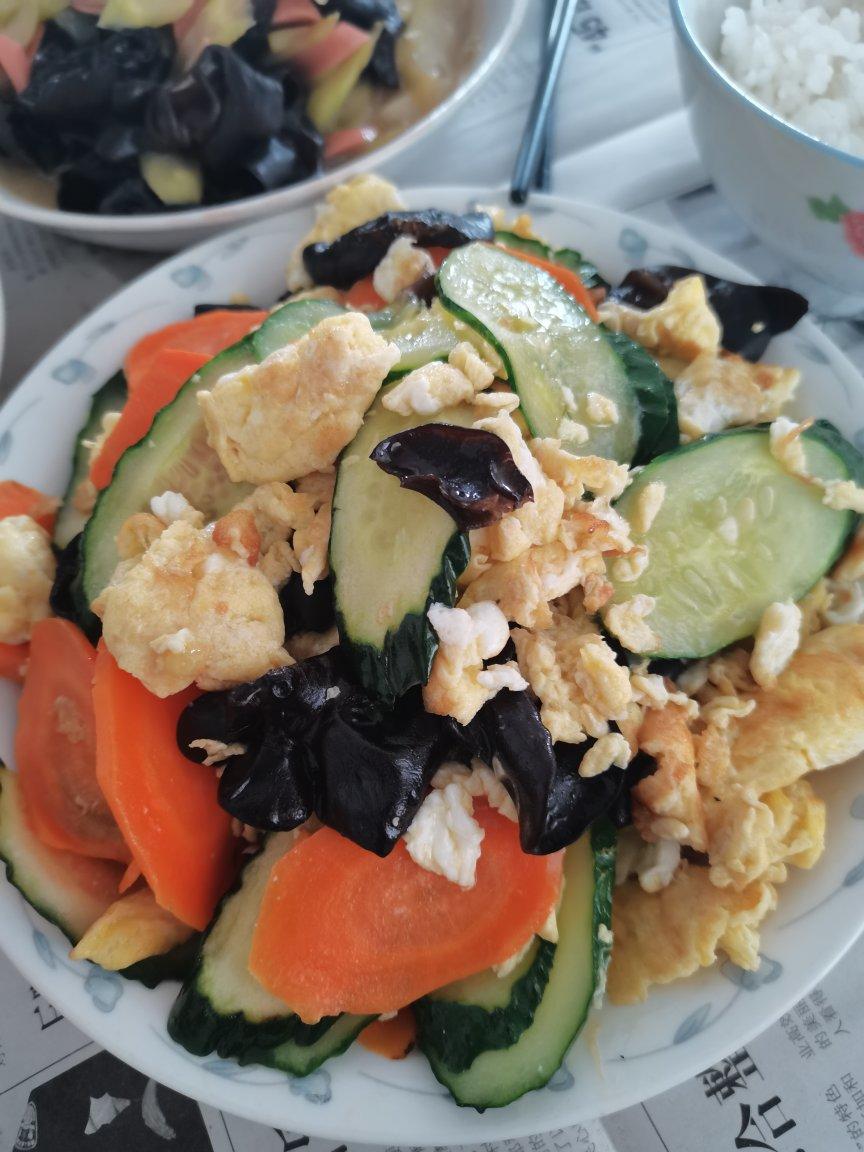 黑木耳青椒炒鸡蛋（营养又下饭）