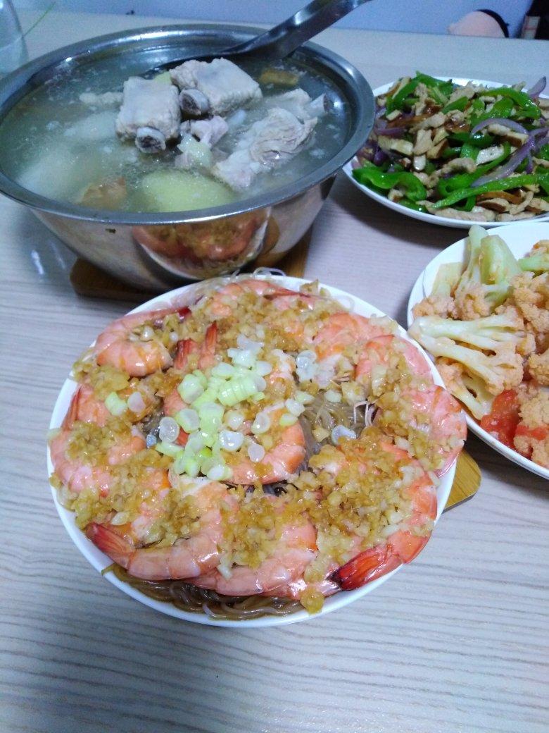 虾最美味的吃法必须是这个——蒜蓉蒸虾（多动图，孔瑶的食谱）