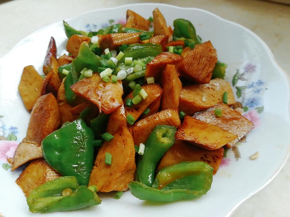 尖椒炒素鸡的做法