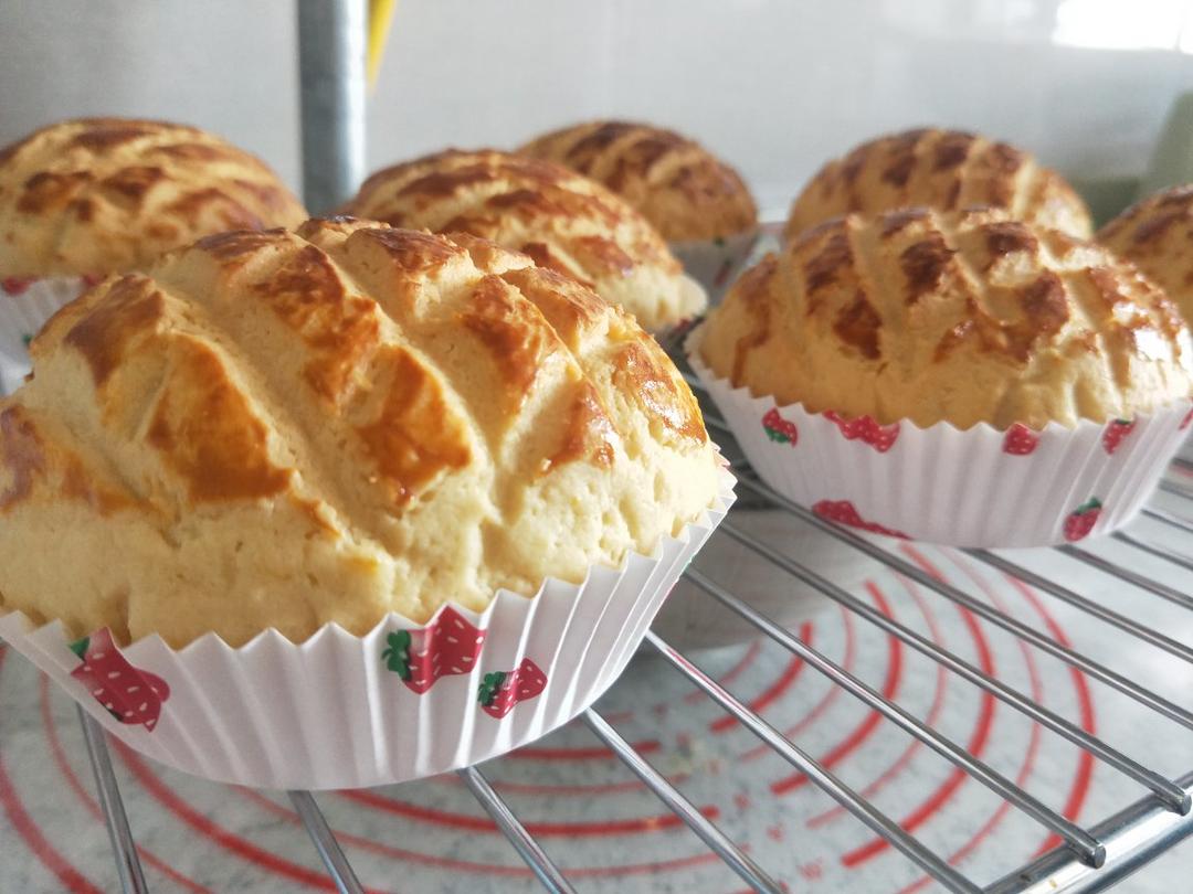 好吃到炸裂的港式菠萝包（附带制作酥皮的小视频）