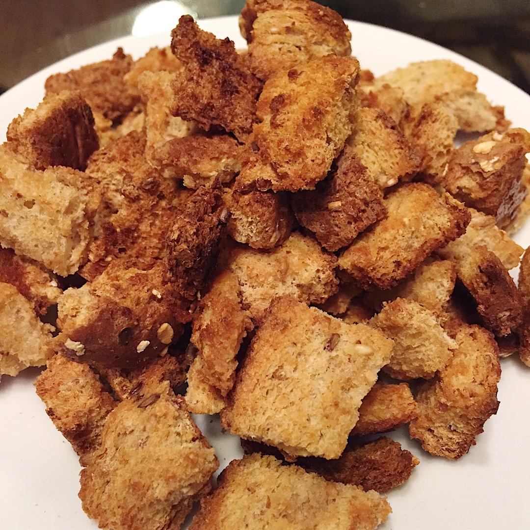 简易“烤”碎面包块（crouton）