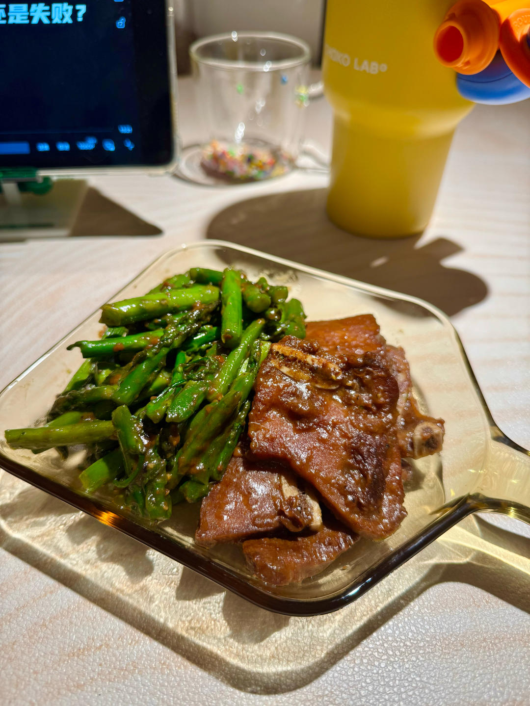 煎烤牛仔骨配芦笋