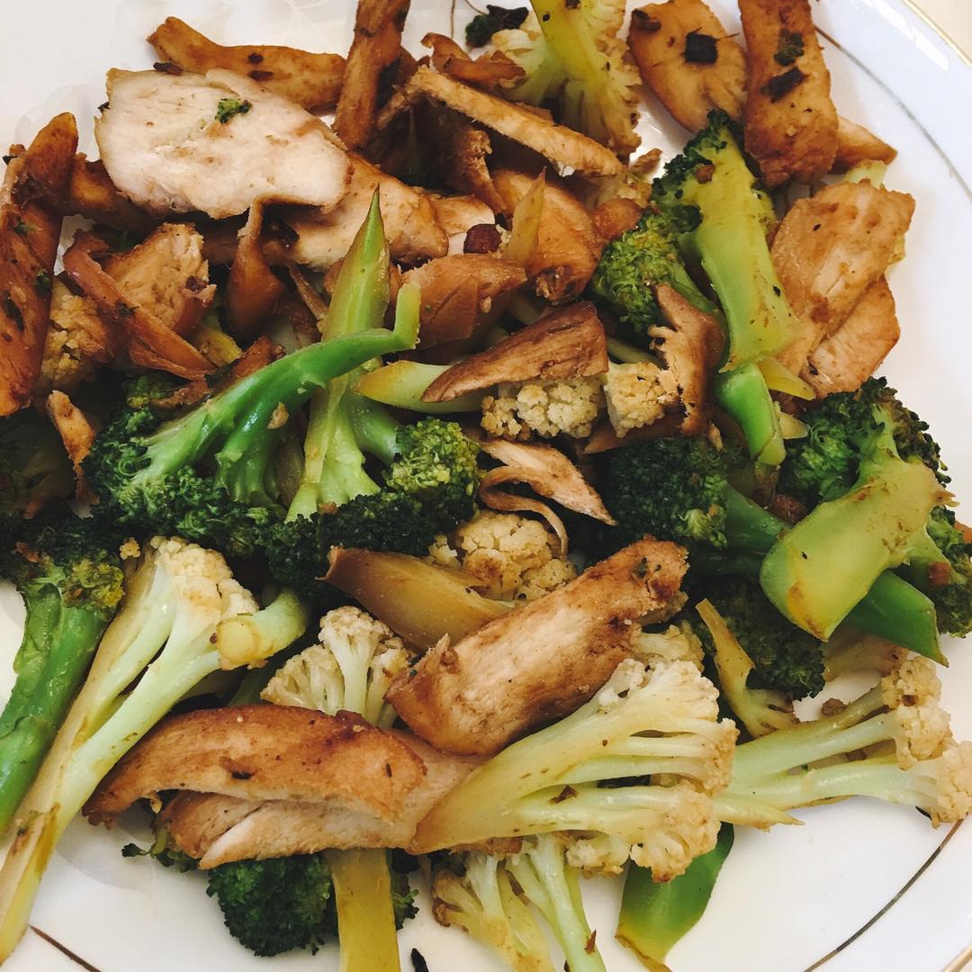 （低于500卡快手菜）西兰花炒鸡胸肉