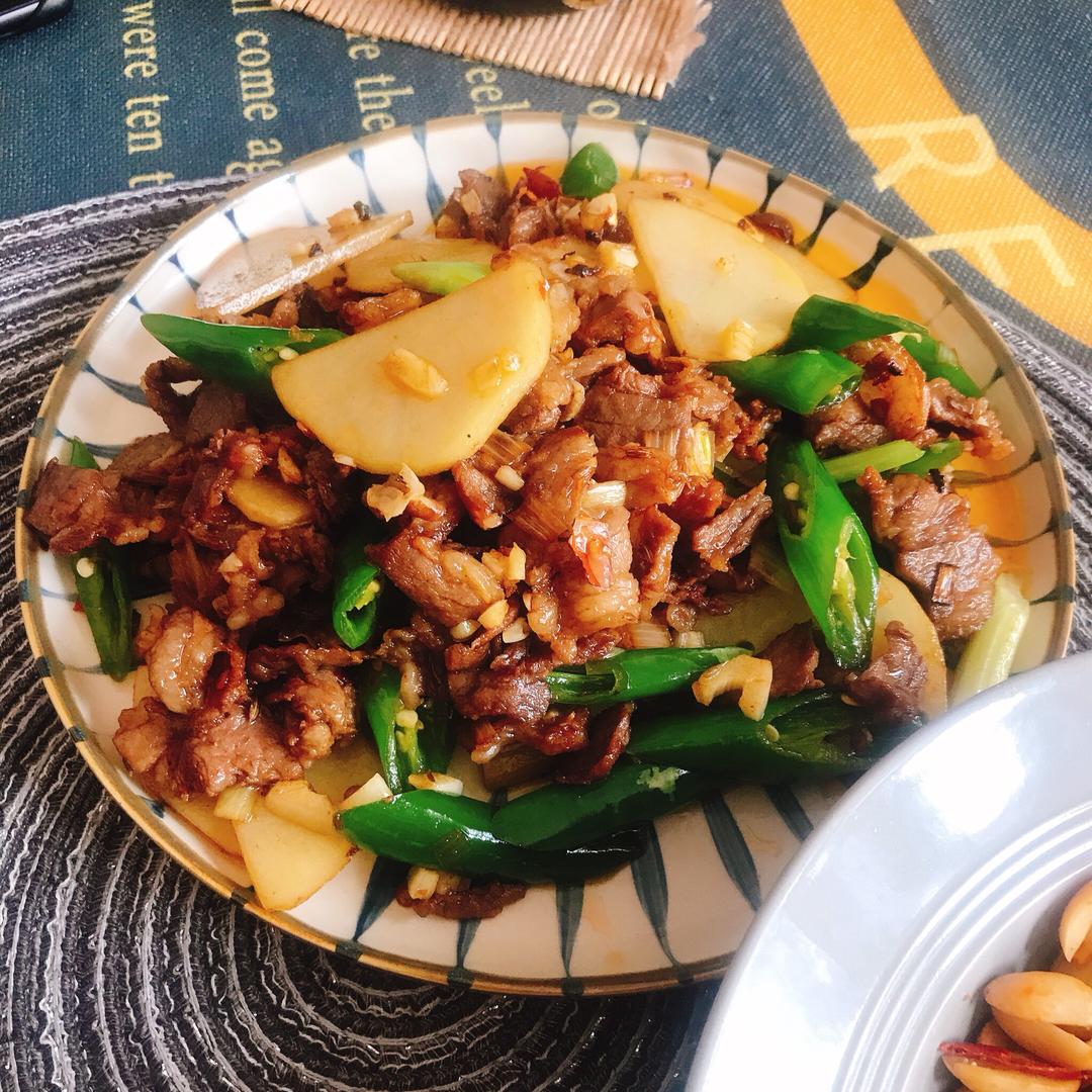无敌下饭辣椒炒肉的做法