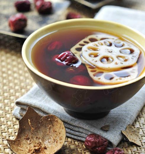 罗汉果莲藕甜汤的做法