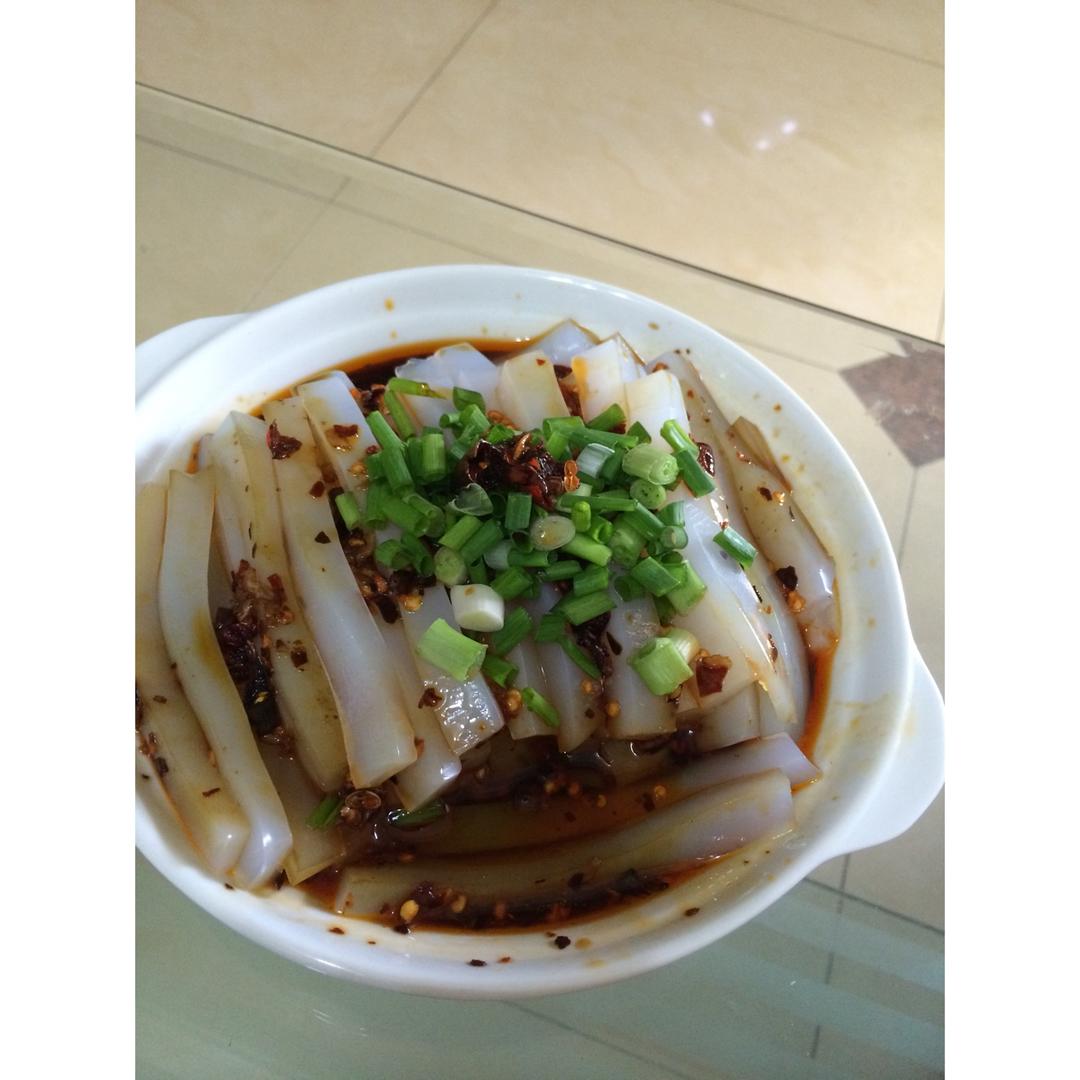 牛奶拖拖鞋做的凉粉